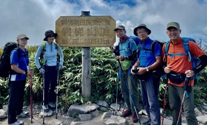 画像：ハイキングサークル　2022年9月　誰もが知っている会津磐梯山を登頂。百名山に数えられ、山頂からは吾妻連峰など東北の山々が一望できました。