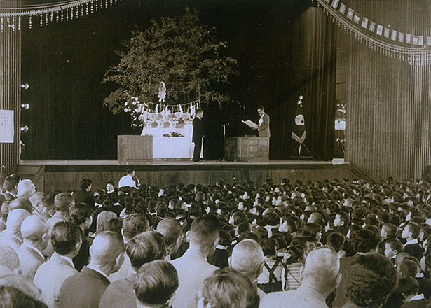 画像：母校北茂安小学校講堂贈呈式（1958.4.29）