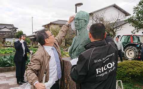 画像：市村記念公園の清掃活動を行いました