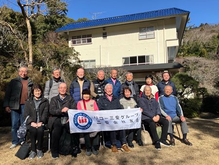 画像：黒田園長（後列一番右）と一緒に記念撮影