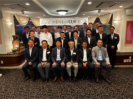 画像：宮尾支部長（前列左から３人目）をはじめ神奈川・東静岡支部の幹部社員の皆さま
