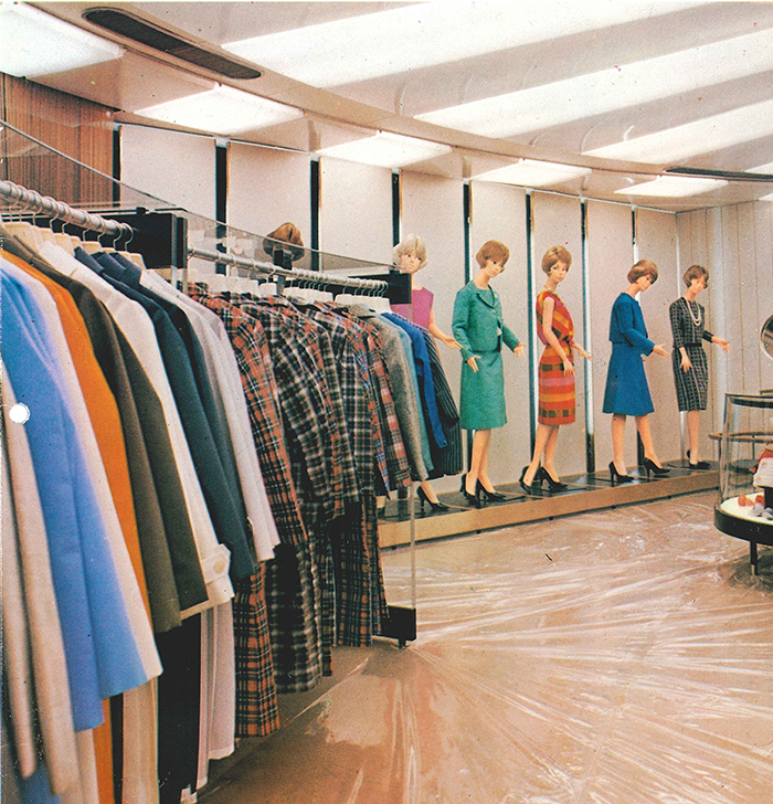 画像:三愛ドリームセンターの婦人服売り場(1963年頃)