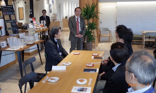 画像:サガテレビ吉村社長ご挨拶 カフェ「JONAI SQUARE」にて