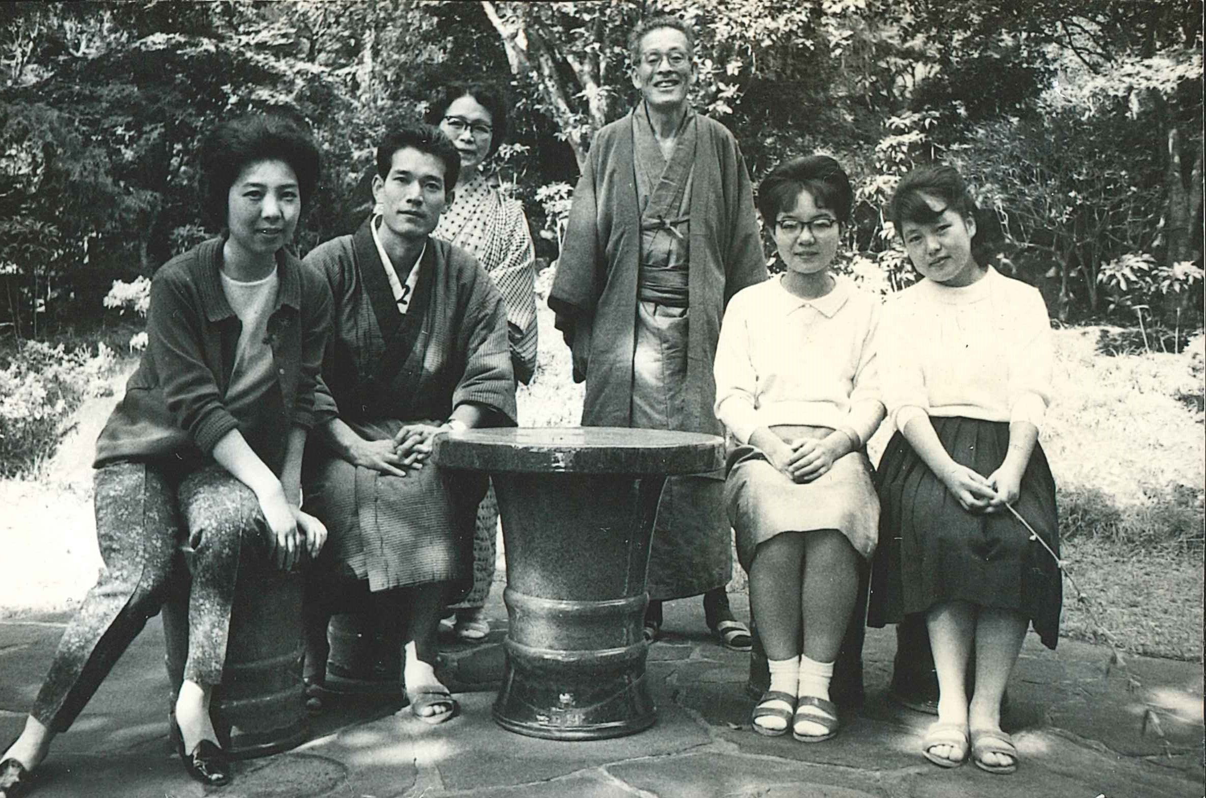 画像:社員と記念撮影 清恵荘にて(1963年9月)
