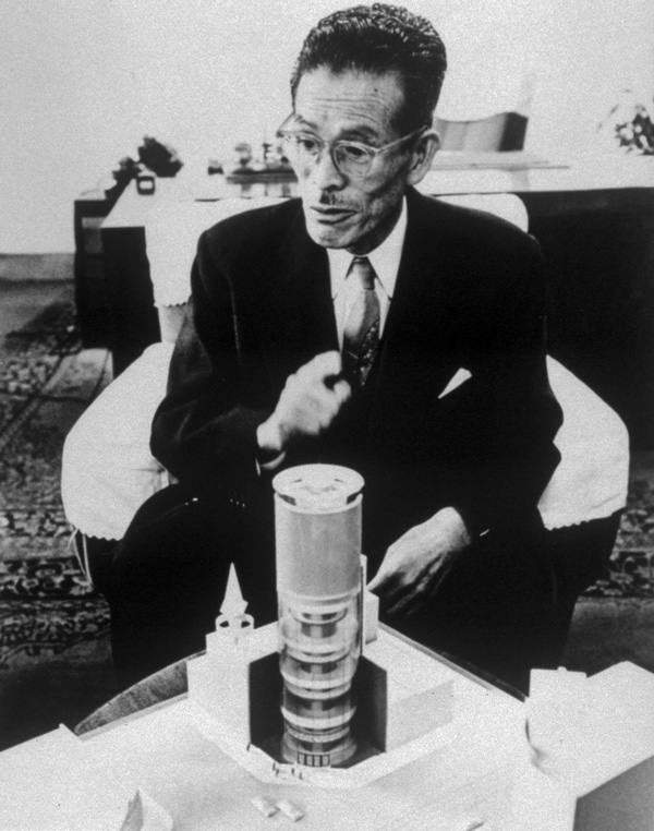 画像:三愛ドリームセンターの構想を語る(1961年頃)