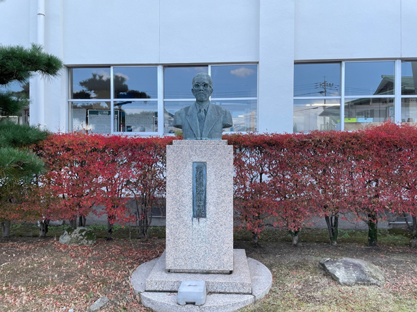 画像:市村清の胸像
