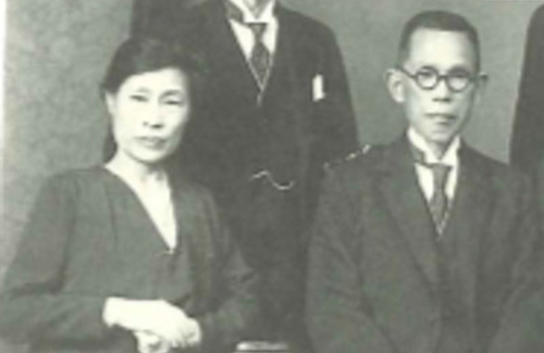 吉村吉郎（右）、妹 黒田チカ（左）