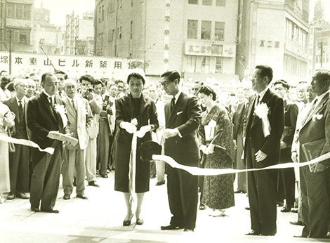 画像：1958年(昭和33)西銀座デパートオープン