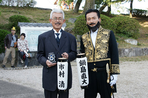 画像：鍋島直正公に扮した佐賀県・山口知事と2ショット